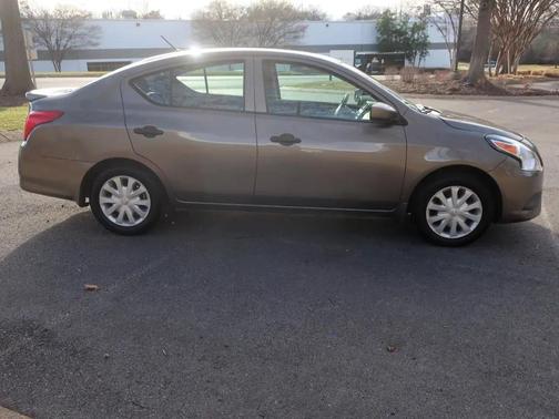 2016 Nissan Versa 1.6 S+