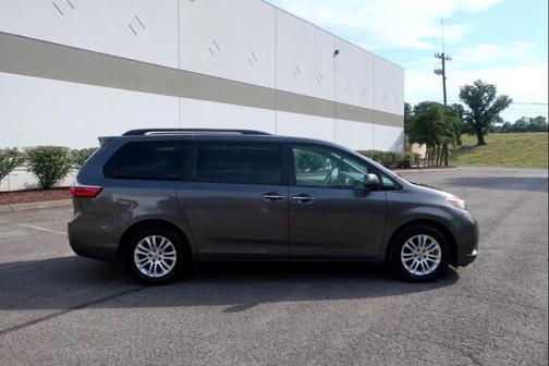2017 Toyota Sienna XLE Premium