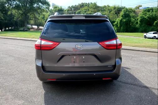 2017 Toyota Sienna XLE Premium