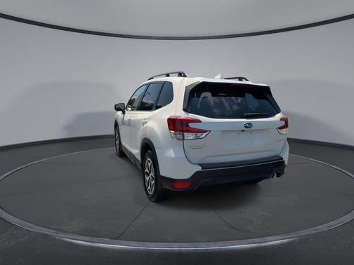 Crystal White Pearl 2023 Subaru Forester Premium