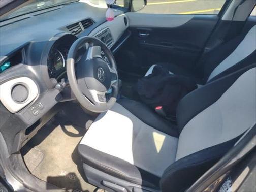 2012 Toyota Yaris L
