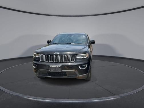 Diamond Black Crystal Pearlcoat 2020 Jeep Grand Cherokee Laredo