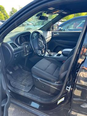 Diamond Black Crystal Pearlcoat 2020 Jeep Grand Cherokee Laredo