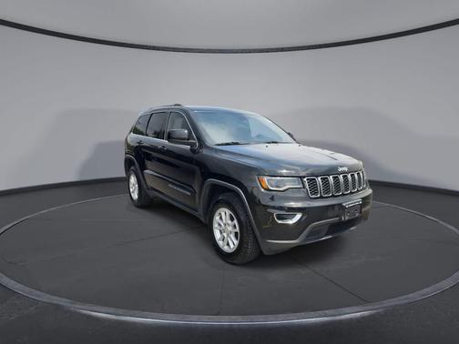 Diamond Black Crystal Pearlcoat 2020 Jeep Grand Cherokee Laredo