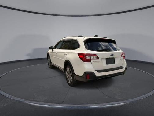 Crystal White Pearl 2019 Subaru Outback 3.6R Touring