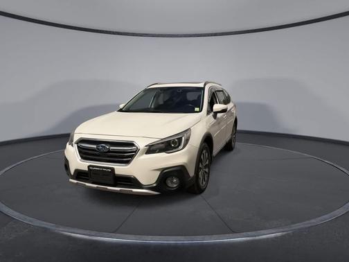 Crystal White Pearl 2019 Subaru Outback 3.6R Touring