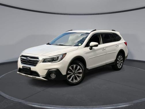 Crystal White Pearl 2019 Subaru Outback 3.6R Touring