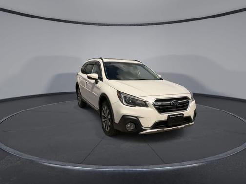 Crystal White Pearl 2019 Subaru Outback 3.6R Touring