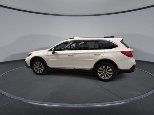 Crystal White Pearl 2019 Subaru Outback 3.6R Touring