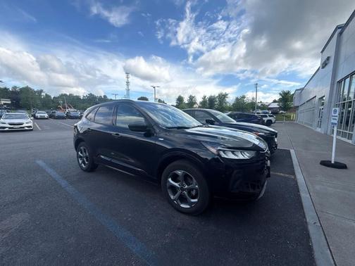 Agate Black Metallic 2024 Ford Escape ST-Line
