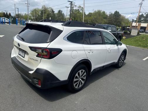 Crystal White Pearl 2021 Subaru Outback Premium
