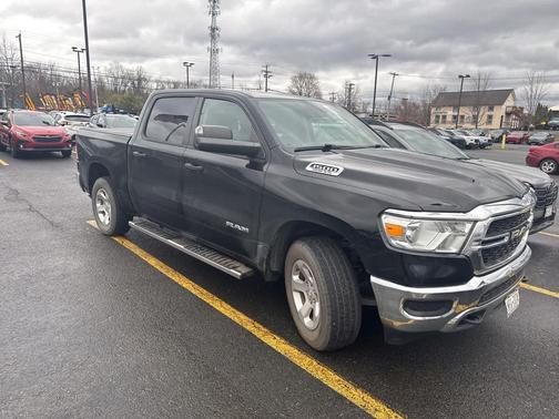 Diamond Black Crystal Pearlcoat 2019 RAM 1500 Tradesman