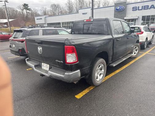 Diamond Black Crystal Pearlcoat 2019 RAM 1500 Tradesman