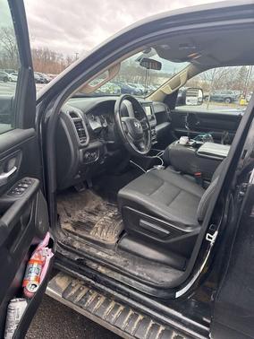 Diamond Black Crystal Pearlcoat 2019 RAM 1500 Tradesman