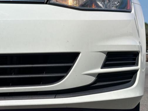 Pure White 2017 Volkswagen Golf TSI S 4-Door