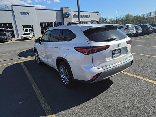 Wind Chill Pearl 2023 Toyota Highlander Platinum