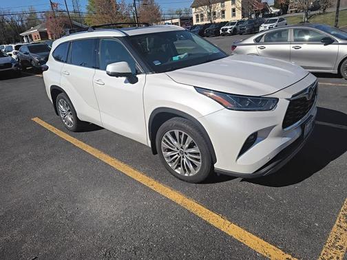 Wind Chill Pearl 2023 Toyota Highlander Platinum