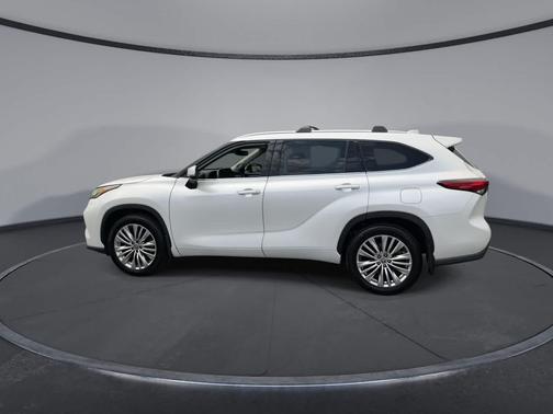 Wind Chill Pearl 2023 Toyota Highlander Platinum