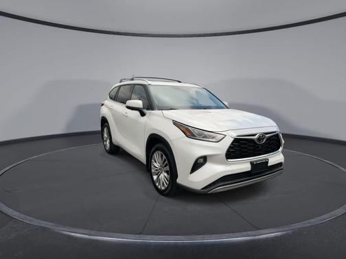 Wind Chill Pearl 2023 Toyota Highlander Platinum