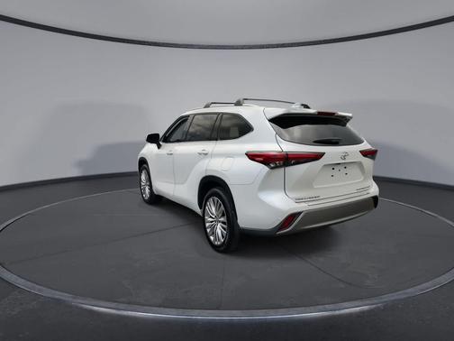 Wind Chill Pearl 2023 Toyota Highlander Platinum