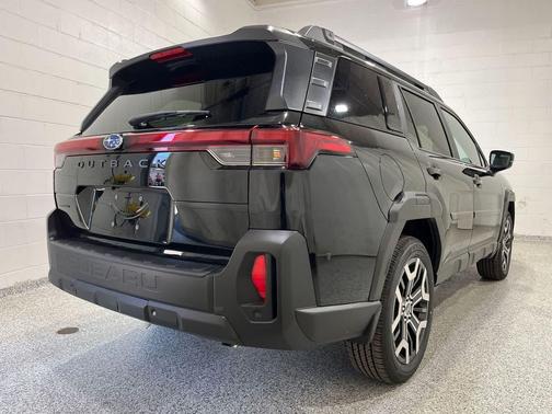 Crystal Black Silica 2026 Subaru Outback Touring XT
