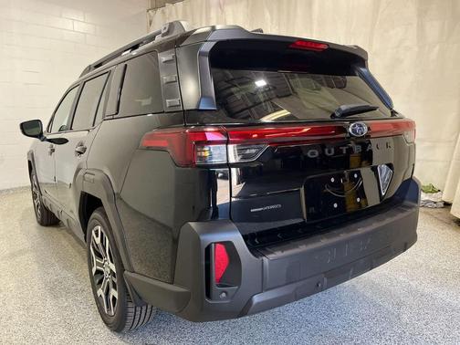 Crystal Black Silica 2026 Subaru Outback Touring XT