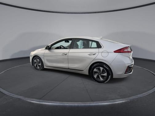 2017 Hyundai IONIQ Hybrid SEL