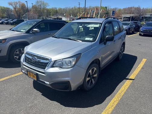 Ice Silver Metallic 2018 Subaru Forester 2.5i