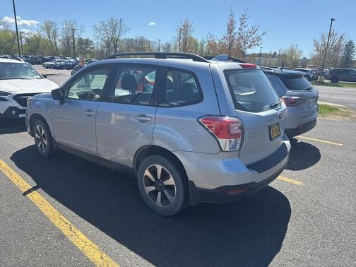 Ice Silver Metallic 2018 Subaru Forester 2.5i