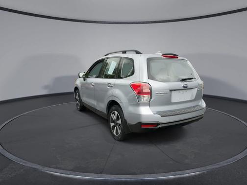 Ice Silver Metallic 2018 Subaru Forester 2.5i