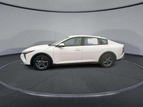 Snow White Pearl 2025 Kia K4 LXS