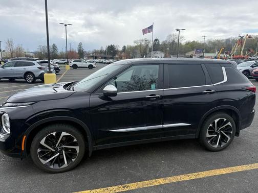 Labrador Black Pearl 2022 Mitsubishi Outlander SE 2.5 S-AWC