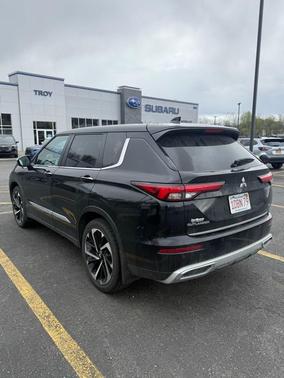 Labrador Black Pearl 2022 Mitsubishi Outlander SE 2.5 S-AWC