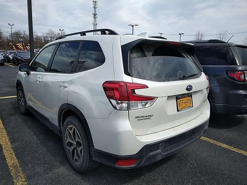 Crystal White Pearl 2023 Subaru Forester Premium