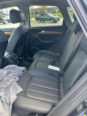 Daytona Gray Pearl Effect 2023 Audi Q5 45 S line Premium Plus