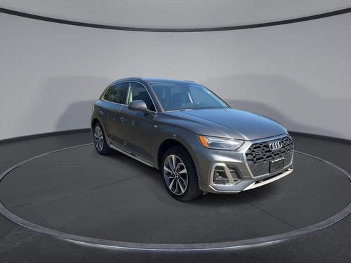 Daytona Gray Pearl Effect 2023 Audi Q5 45 S line Premium Plus