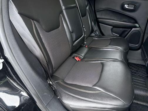 Diamond Black Crystal Pearlcoat 2018 Jeep Compass Latitude