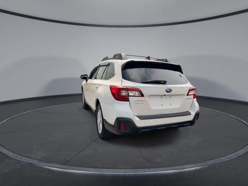 Crystal White Pearl 2019 Subaru Outback 2.5i Premium