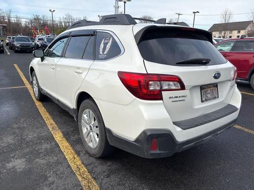 Crystal White Pearl 2019 Subaru Outback 2.5i Premium