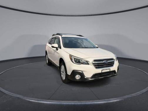 Crystal White Pearl 2019 Subaru Outback 2.5i Premium
