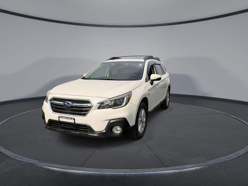 Crystal White Pearl 2019 Subaru Outback 2.5i Premium