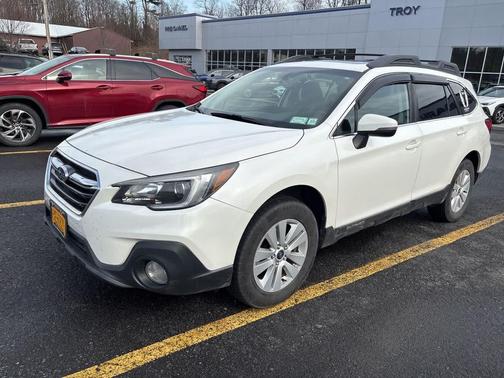 Crystal White Pearl 2019 Subaru Outback 2.5i Premium
