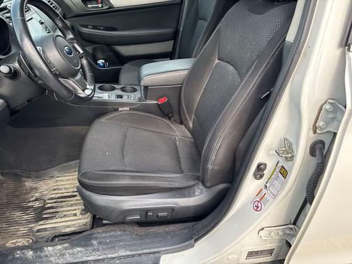 Crystal White Pearl 2019 Subaru Outback 2.5i Premium