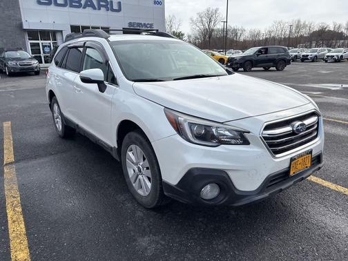 Crystal White Pearl 2019 Subaru Outback 2.5i Premium