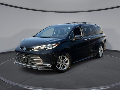 2022 Toyota Sienna Platinum