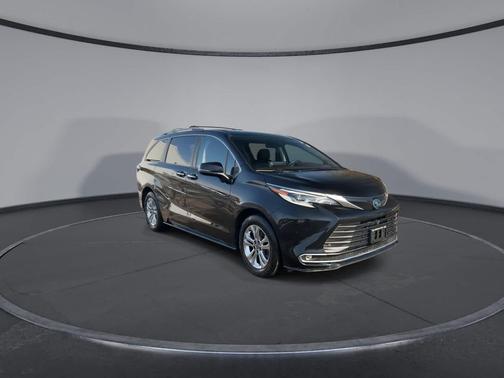 2022 Toyota Sienna Platinum