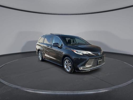 2022 Toyota Sienna Platinum
