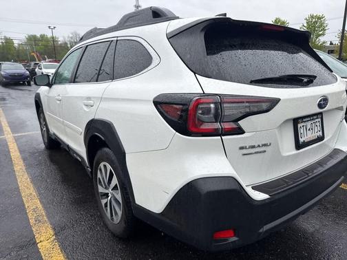 Crystal White Pearl 2024 Subaru Outback Premium