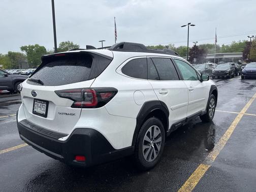 Crystal White Pearl 2024 Subaru Outback Premium