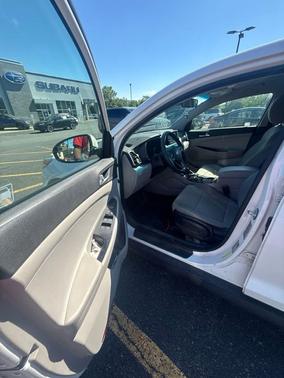 Winter White 2020 Hyundai TUCSON SE